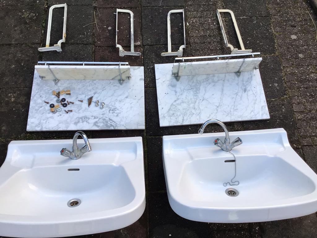 2 wastafels met marmeren planchet en spatplaat, Ophalen, Gebruikt, Wastafel