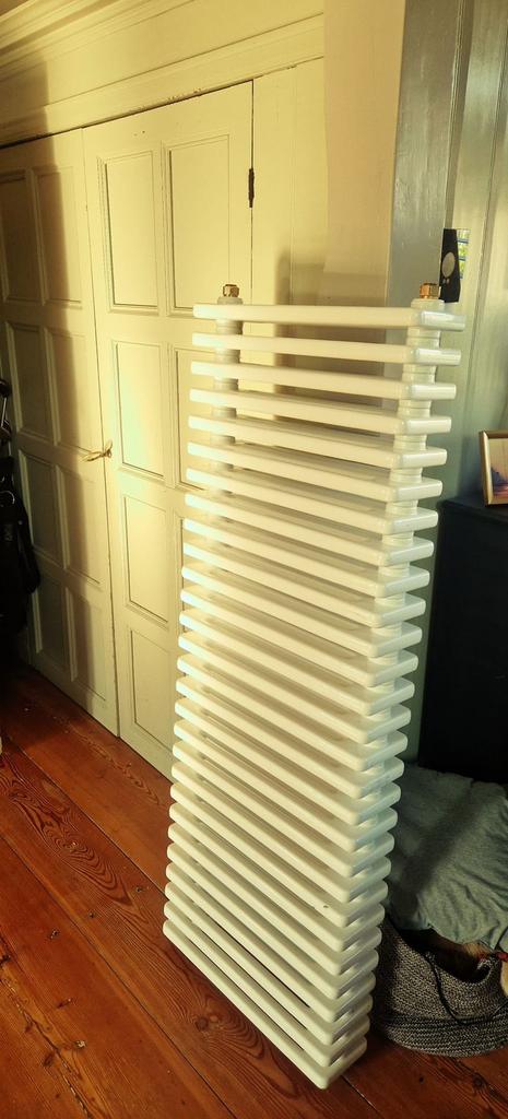 Design radiator. In prima staat. Nieuwprijs € 300., Ophalen, Radiator, Minder dan 60 cm, Zo goed als nieuw