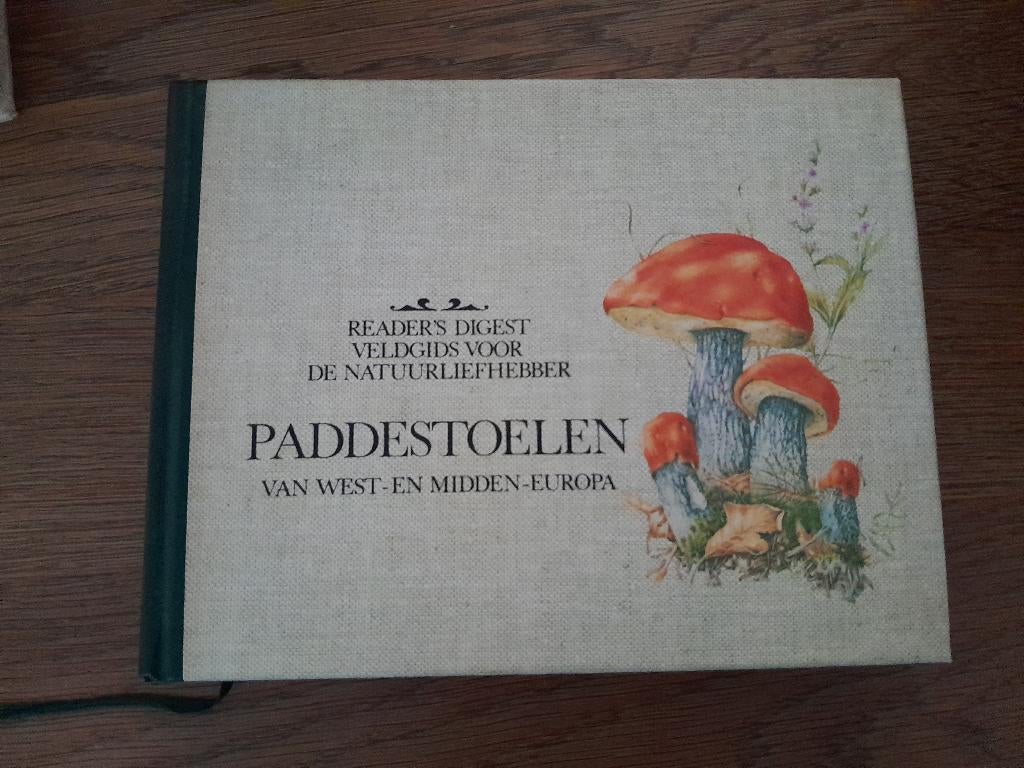 ~ Readers Digest - Veldgids Paddestoelen, Ophalen of Verzenden, Gelezen, Natuur algemeen