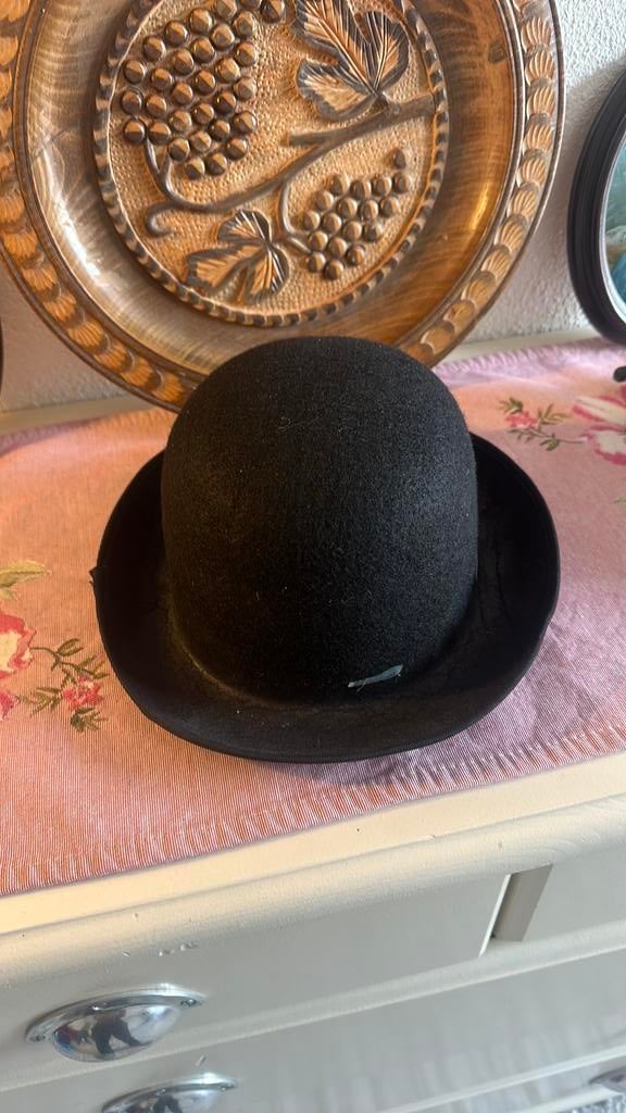 Archival Black Bowler Hat – For Events & Photoshoots, Kleding | Dames, Ophalen of Verzenden, Zo goed als nieuw, One size fits all