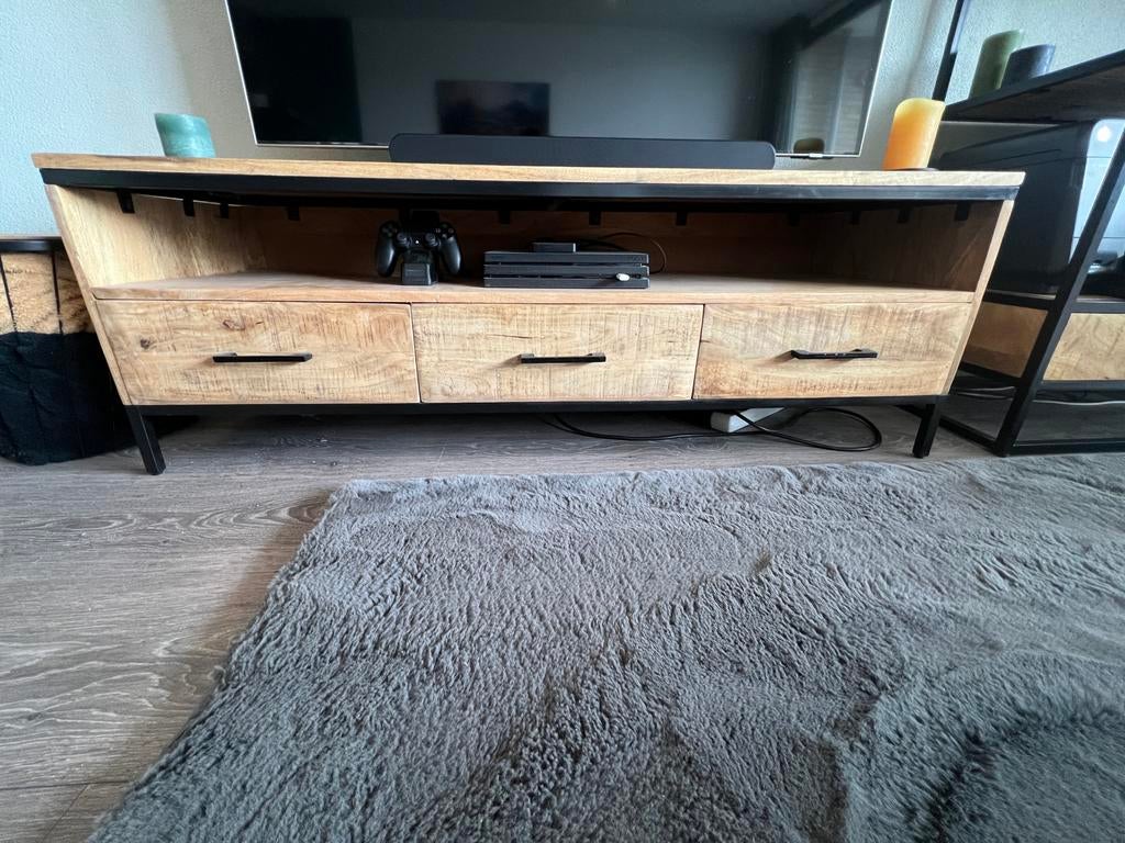TV-meubel Trevor - Mangohout & Metaal - Zo goed als nieuw, Ophalen, 100 tot 150 cm, Zo goed als nieuw, Minder dan 100 cm