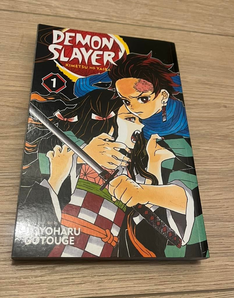 Manga volume 1 Demon Slayer (Engels), Eén stripboek, Ophalen, Zo goed als nieuw