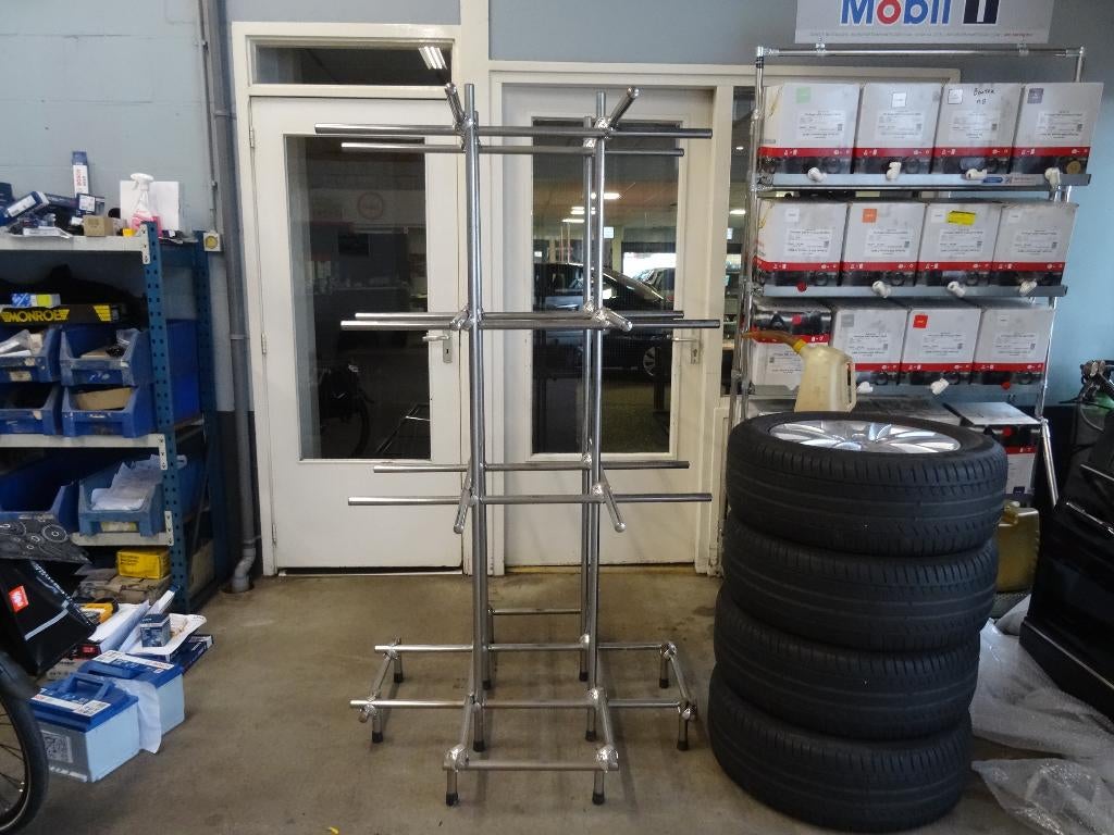 Oud wielenrek chroom uit oude garage, Ophalen