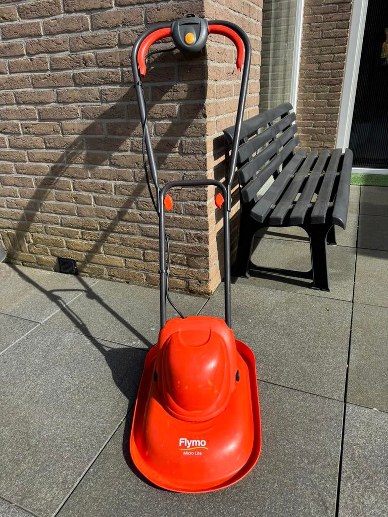 Flymo micro lite 🔴 elektrische grasmaaier super licht, Tuin en Terras, Grasmaaiers, Ophalen, Zo goed als nieuw, Elektrische grasmaaier