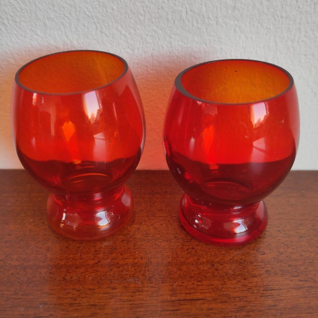 Twee rode borrelglaasjes; mogelijk Ząbkowice, Ophalen of Verzenden, Zo goed als nieuw, Borrel- of Shotglas
