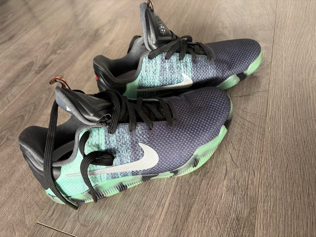 Nike Kobe A.D. GS Groen Zwart Basketbalschoenen Maat 38, Sport en Fitness, Basketbal, Ophalen, Nieuw, Schoenen