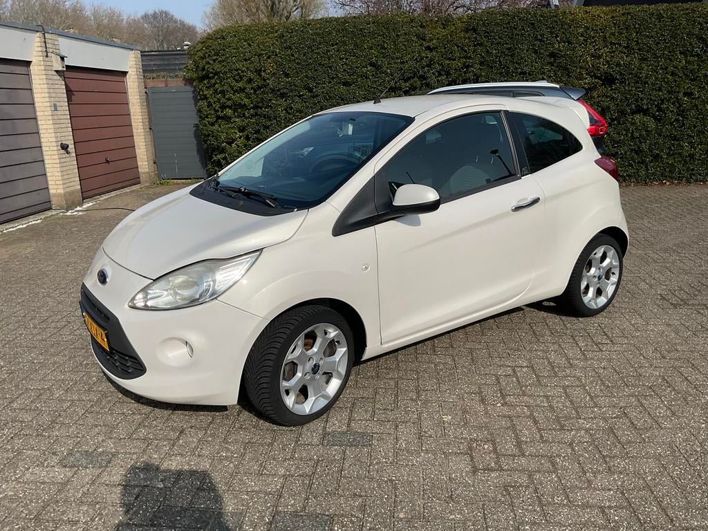 Ford Ka 1.2 69pk 2012 Wit, Auto's, Voorwielaandrijving, 1242 cc, 4 cilinders, 4 stoelen