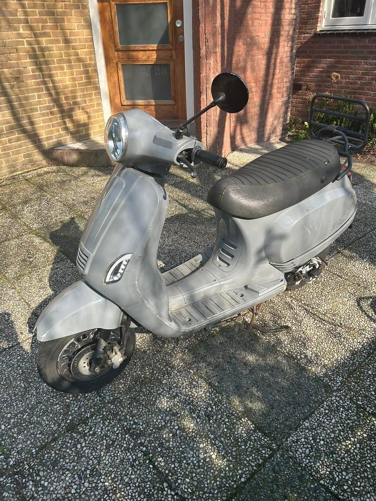 AGM vx50 nardo grijs geel kenteken, Fietsen en Brommers, Snorfietsen en Snorscooters, Ophalen, Benzine, Overige merken