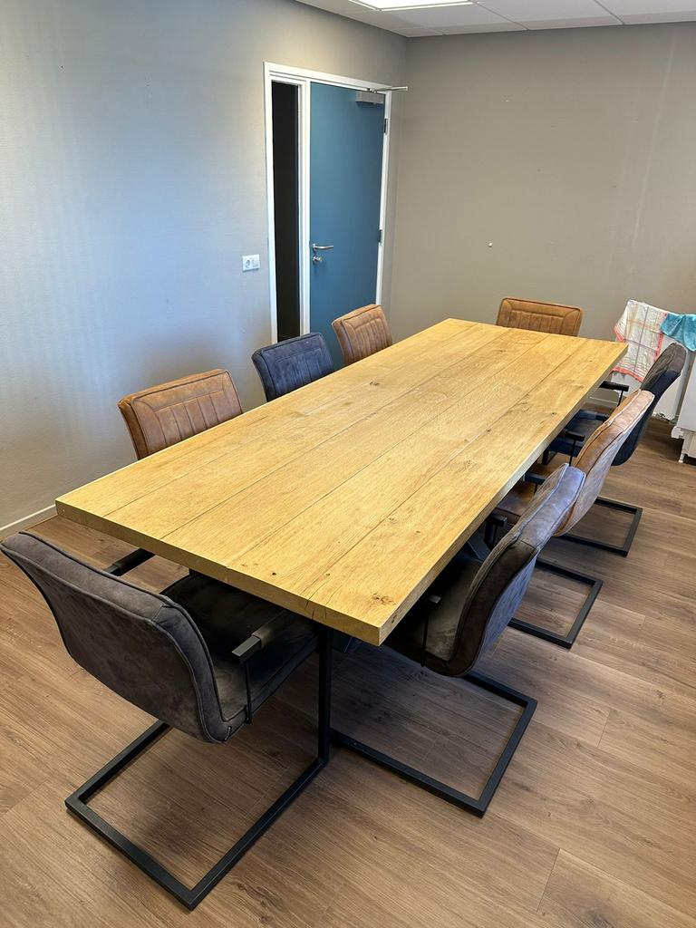 Eiken industriële eetafel met 8 stoelen, Huis en Inrichting, Tafels | Eettafels, Ophalen, 200 cm of meer, 50 tot 100 cm, Zo goed als nieuw