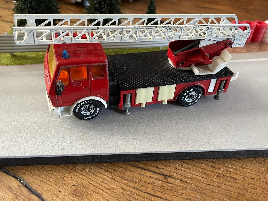 Siku 2819, Mercedes Brandweer, Ophalen of Verzenden, Gebruikt, Bus of Vrachtwagen