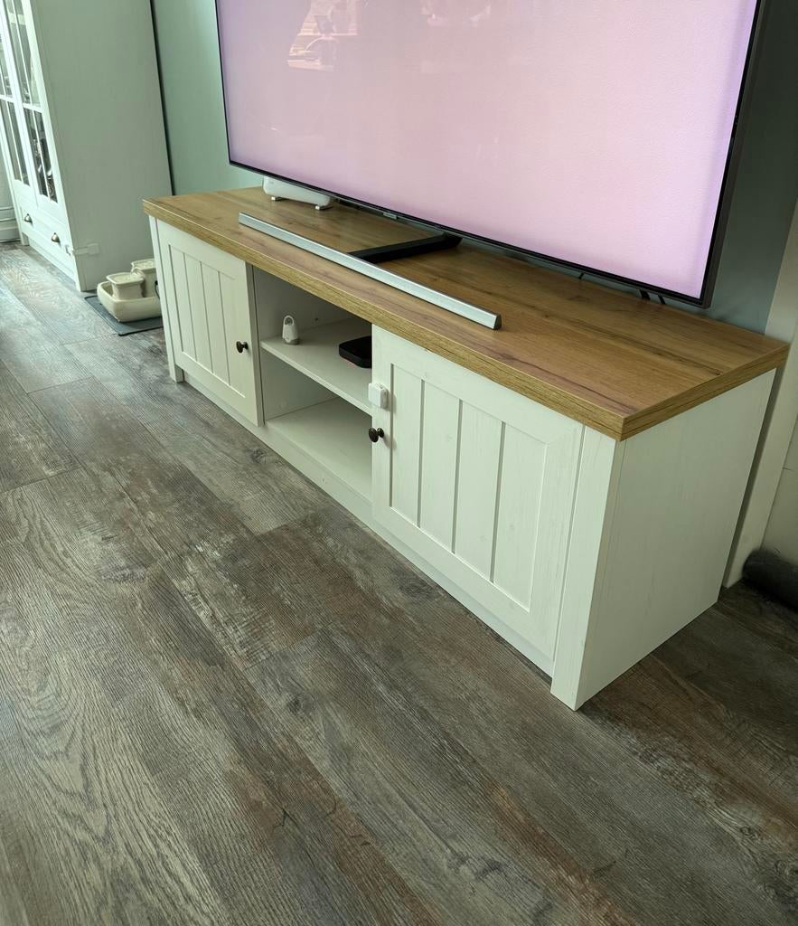 Jysk Markskel Set: Uitschuifbare Tafel, TV-kast, Salontafel,, Huis en Inrichting, Kasten | Televisiemeubels, Gebruikt, 150 tot 200 cm