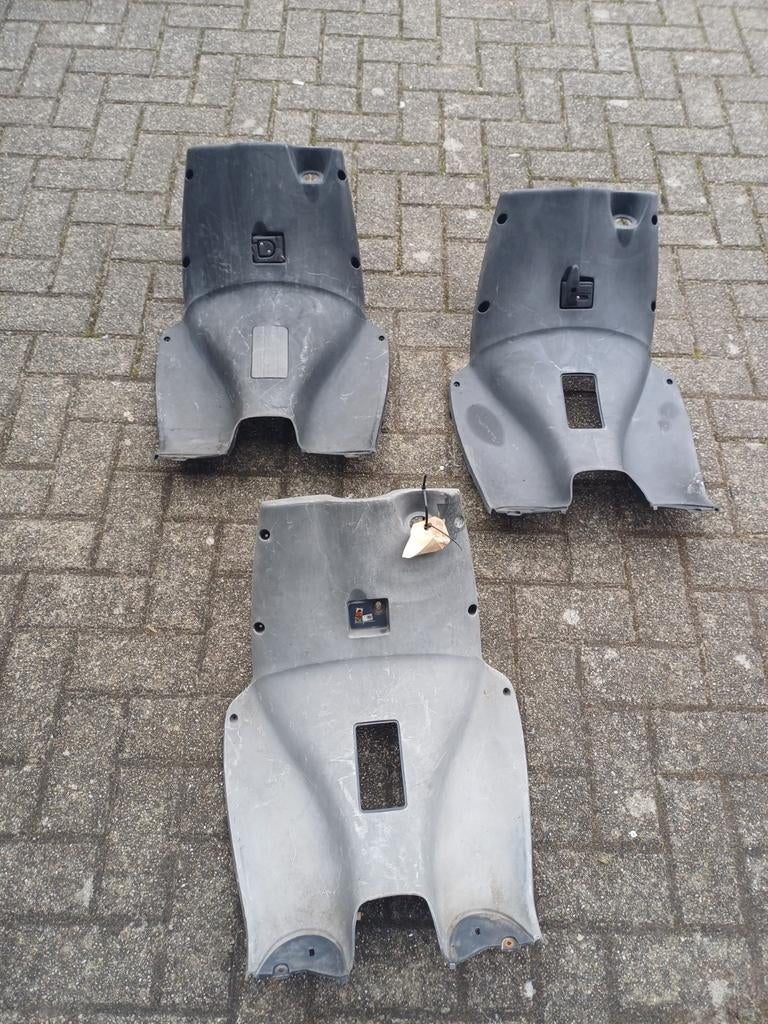 Aprilia sr50 beenscheeld kapjes gebruikt, Ophalen, Gebruikt, Kap, Aprilia