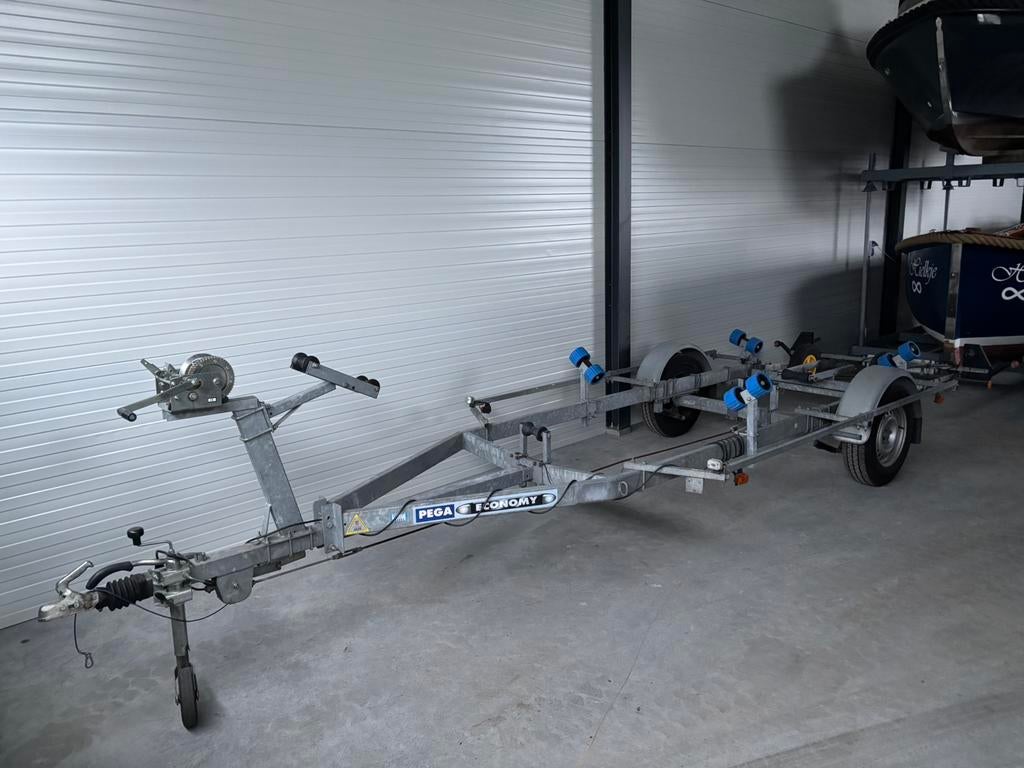 Pega Z1350 kenteken boot trailer, Watersport en Boten, Boottrailers, Ophalen, Zo goed als nieuw, Minder dan 6 meter