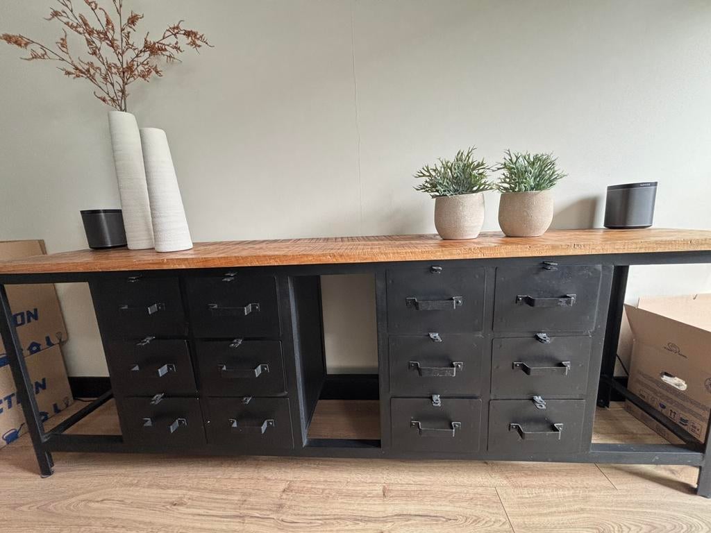 Dressoir mangohout met staal, Ophalen, Zo goed als nieuw, 200 cm of meer, Met lade(s)