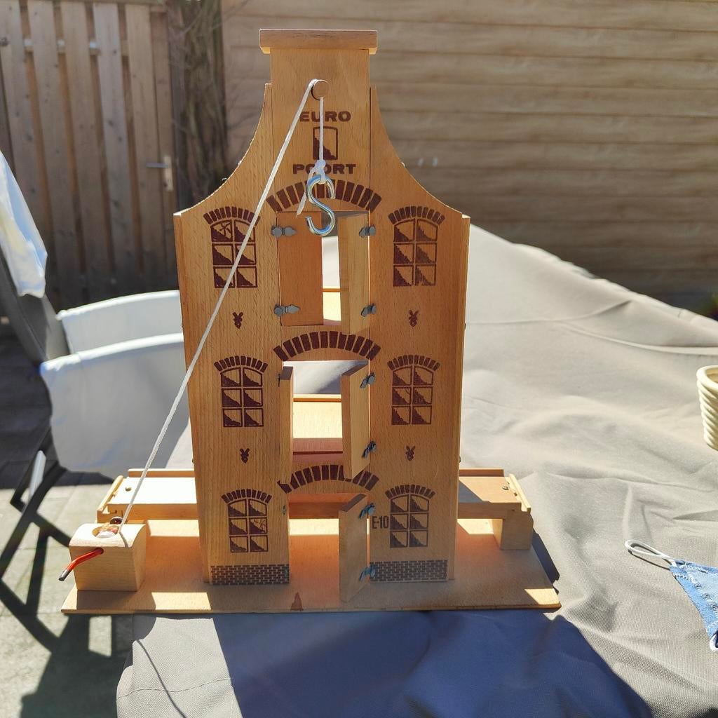 Vintage houten pakhuis met katrol, Ophalen, Gebruikt, Overige typen