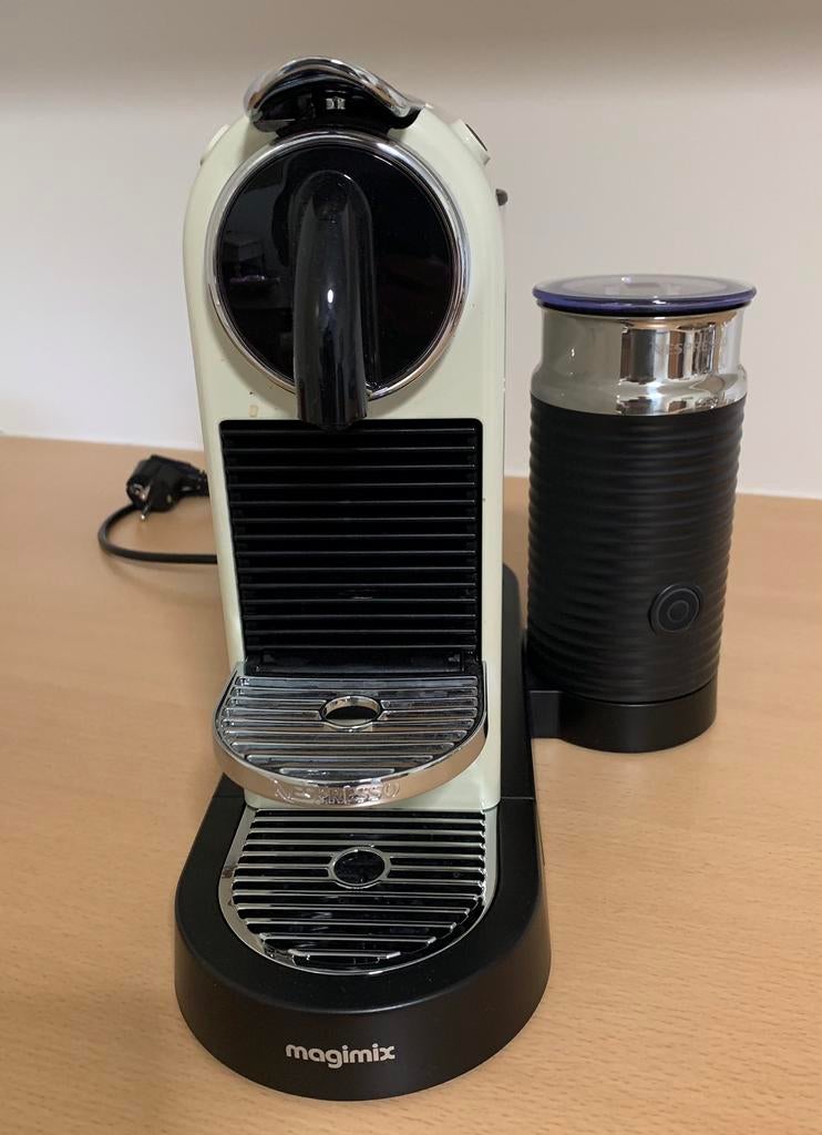 Magimix nespresso met melkopschuimer, Witgoed en Apparatuur, Koffiezetapparaten, Espresso apparaat, Ophalen of Verzenden, Zo goed als nieuw