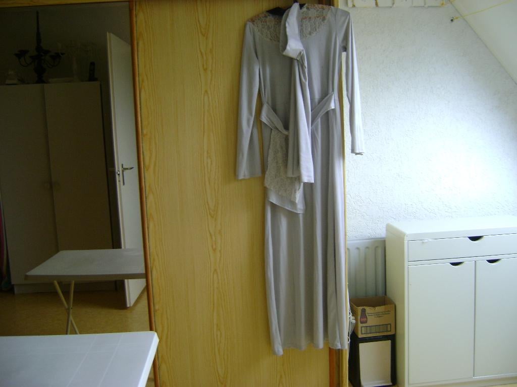 2delige grijze nonnenjurk mts met kap kant en sluit met rits, Kleding | Dames, Carnaval, Ophalen of Verzenden, Zo goed als nieuw