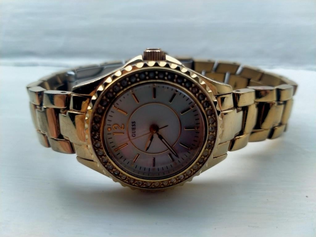 Guess dameshorloge goudkleurig met strass, Gebruikt, Guess, Polshorloge, Ophalen of Verzenden