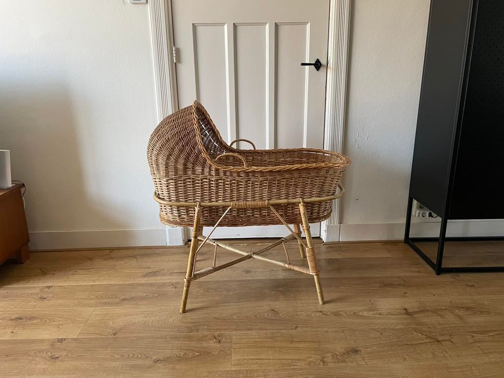 Oude rotan wieg, Ophalen, Gebruikt, Wieg