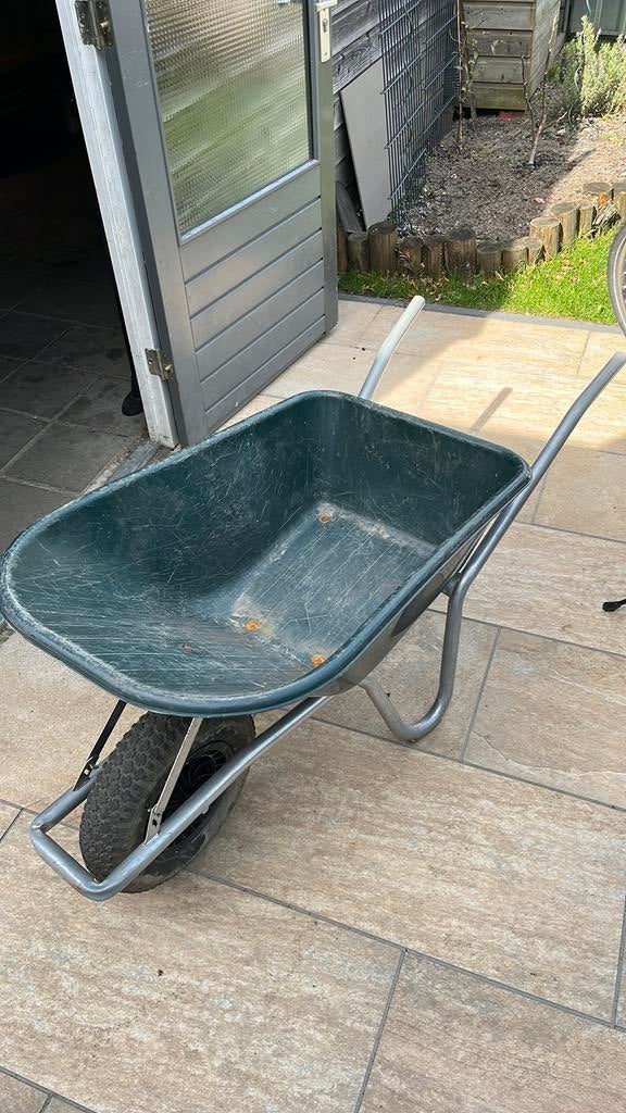 Kruiwagen kunststof bak goeie conditie, Ophalen, Zo goed als nieuw, Handmatig, Eenwielig