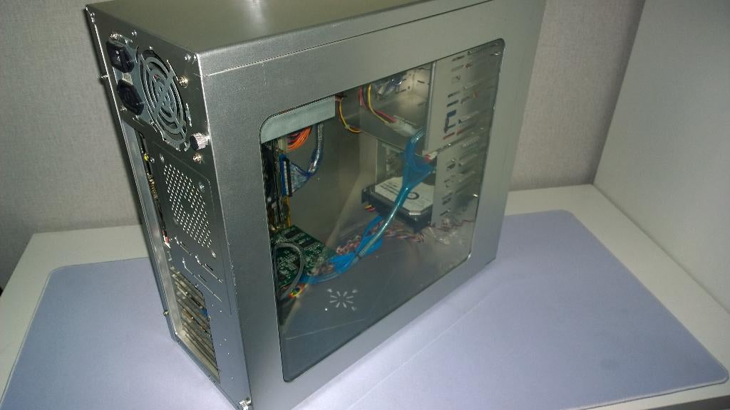 Vintage Windows XP game pc, Periode correcte survivor., Computers en Software, Vintage Computers, Ophalen, Asus