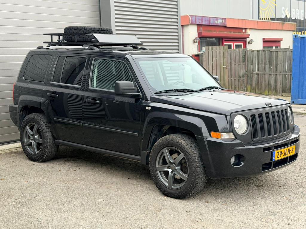 Jeep Patriot 2.4 Limited Liberty, Automaat, 450 kg, Gebruikt, Zwart