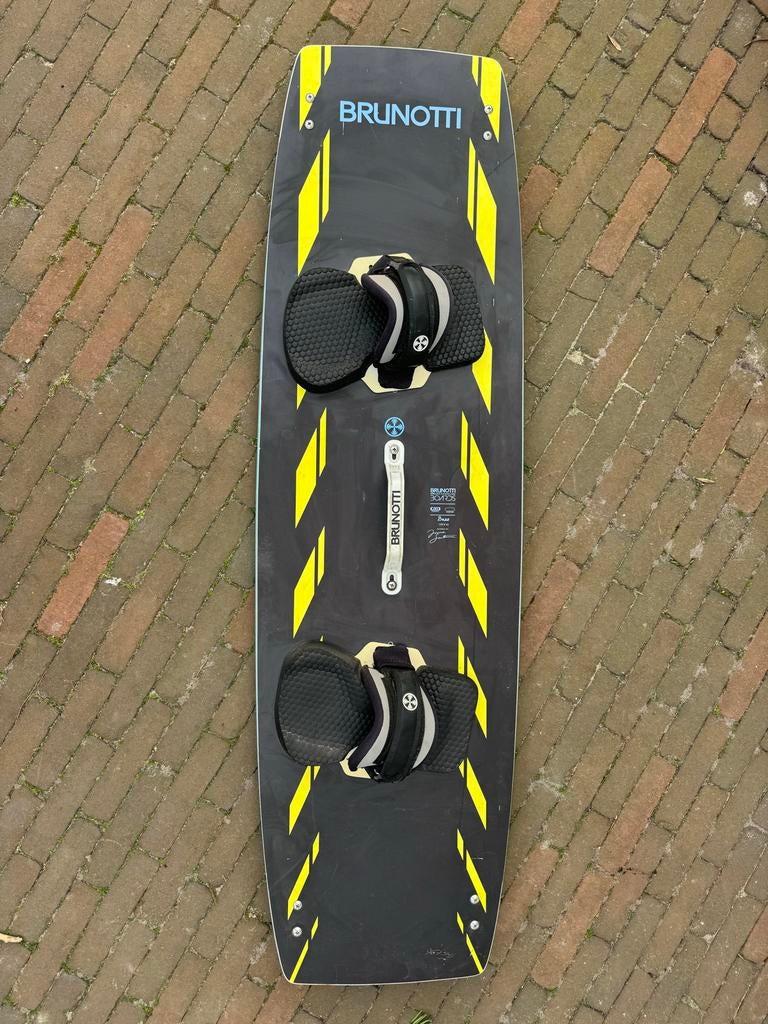 Brunotti Kiteboard - Buzz 139x42, Watersport en Boten, Ophalen of Verzenden, Gebruikt