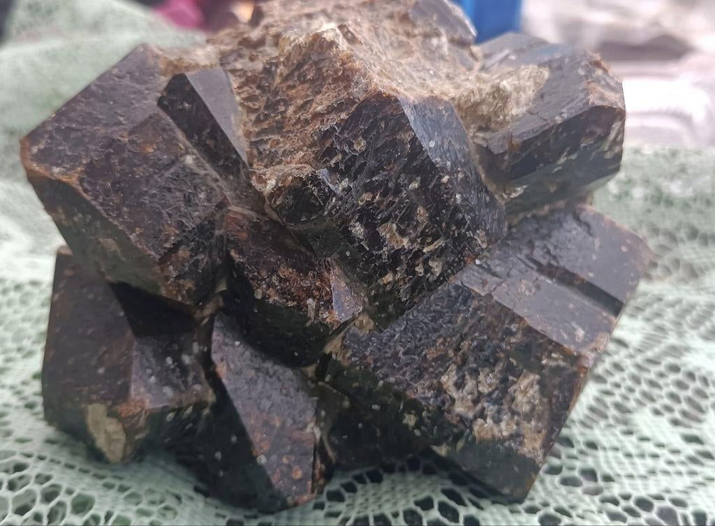 Groot draviet (bruine toermalijn) cluster, Verzamelen, Ophalen of Verzenden