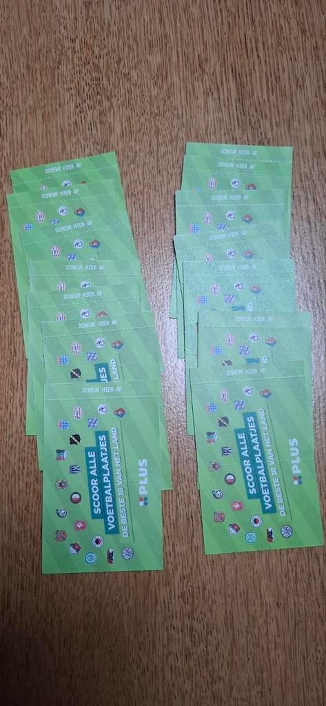 16 Voetbalplaatjes van Plus, Ophalen of Verzenden, Winkel, Super of Benzinepomp, Zegels, Bonnen of Punten