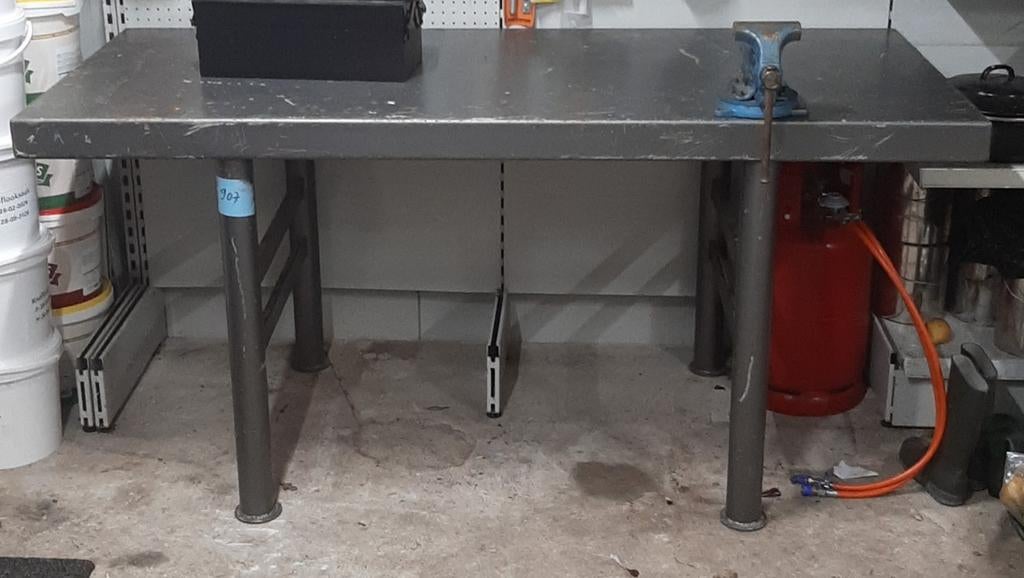 Stalen, ijzeren werkbank werktafel., Ophalen, Gebruikt, 170 cm of meer, Bankschroef