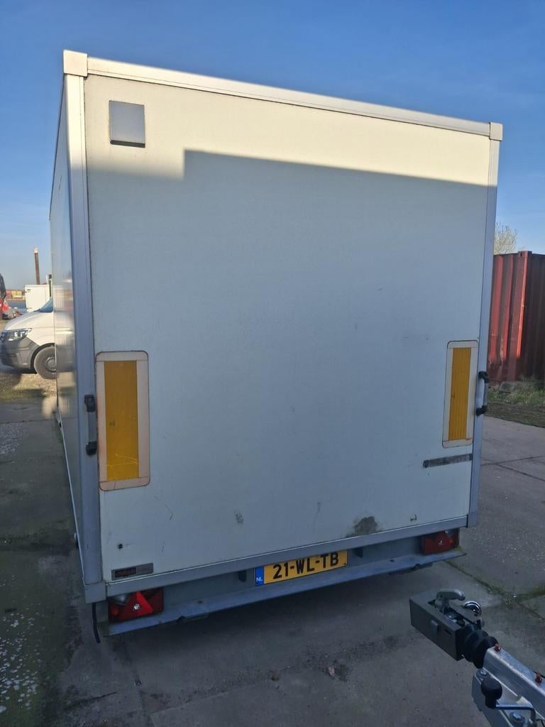 Een verkoopwagen toepasbaar voor diverse mogelijkheden, Ophalen