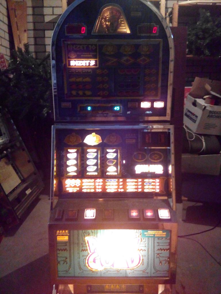 Barcrest Pharaoh’s Gold 2002 – Scorpion 4 mpu -plots defect, Verzamelen, Overige munten, Ophalen, Gebruikt, Met sleutels