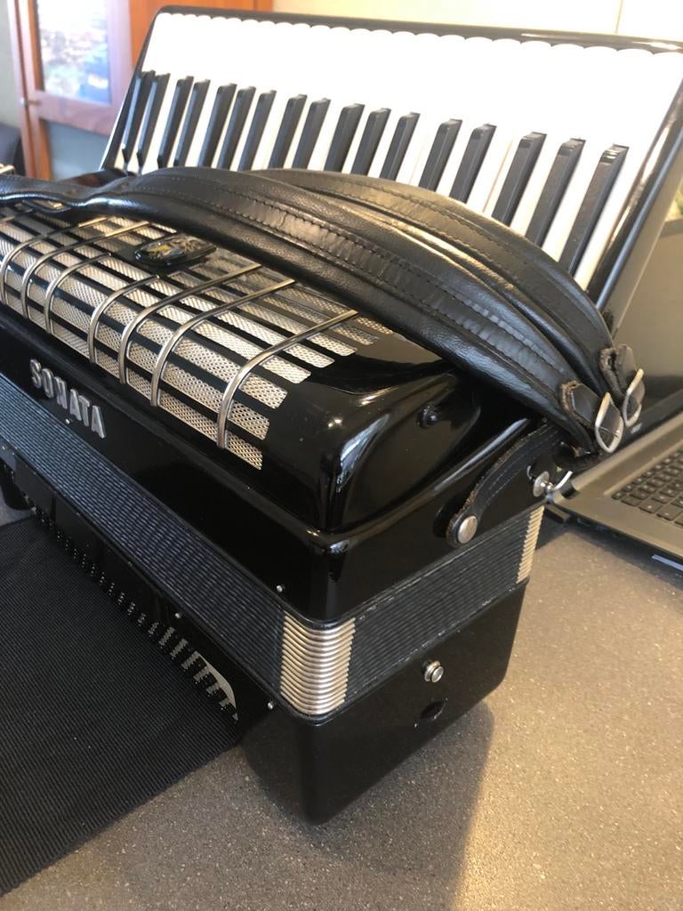 Accordeon 120 Bas - Goede Staat!, Muziek en Instrumenten, Accordeons, Overige merken, Met riemen, Zo goed als nieuw, 120-bas