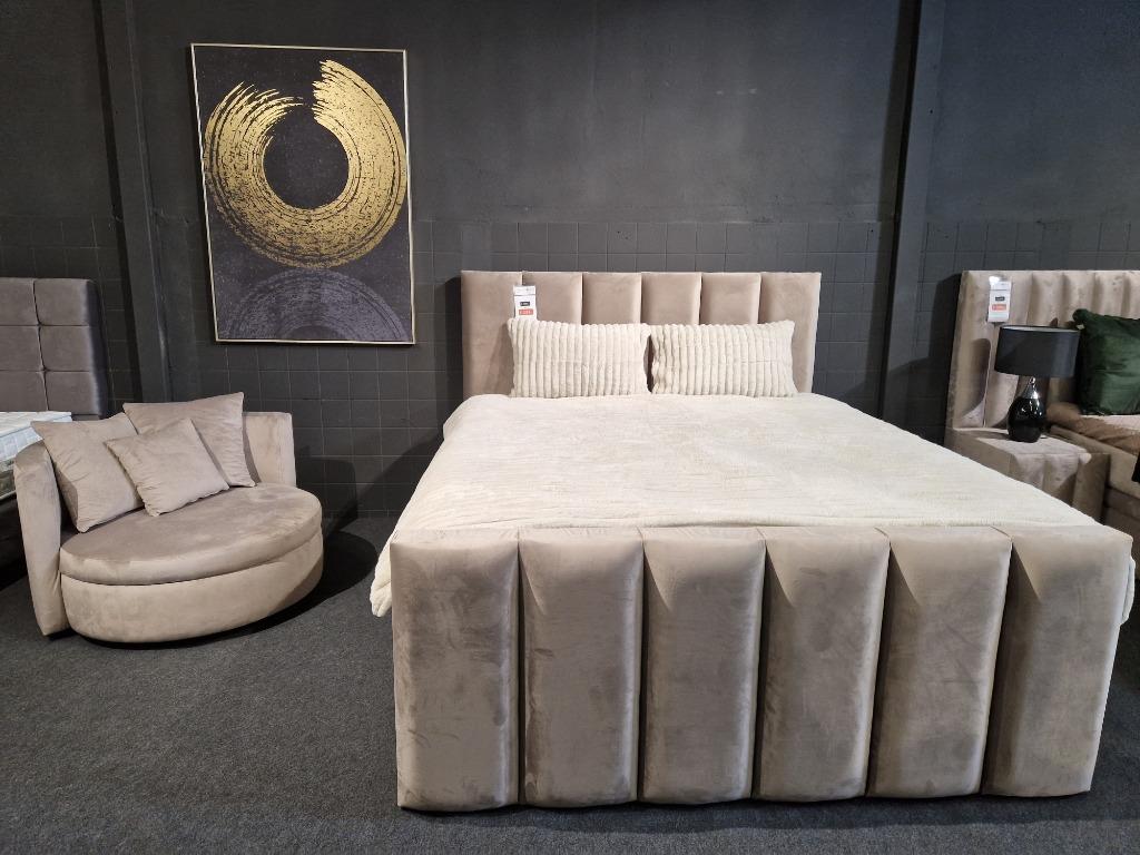 Voorraad | Luxe Velvet Boxsprings Met Opbergruimte - Utrecht, Ophalen, Crème, Info@trendvortex.com, Stuartweg 1g Vianen