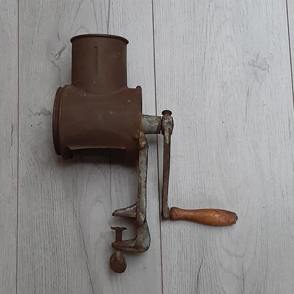 Antieke molen / rasp ijzer, gemerkt IDA, Antiek en Kunst, Antiek | Keukenbenodigdheden, Ophalen