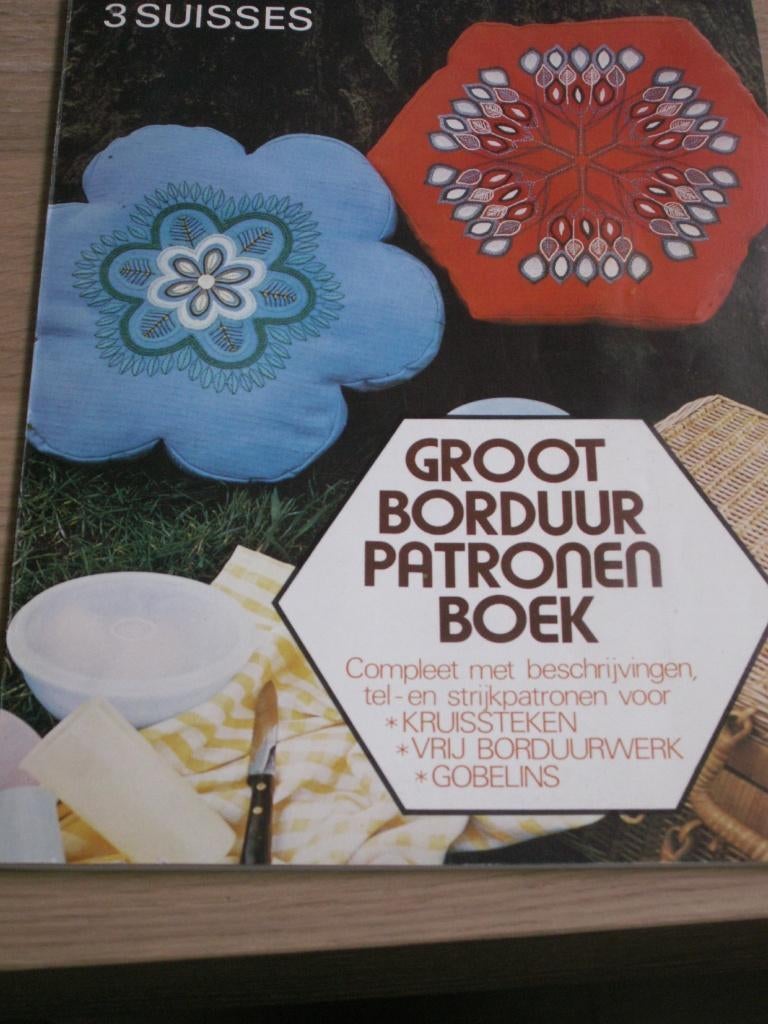 Groot Borduurpatronenboek 3 Suisses, Ophalen of Verzenden, Zo goed als nieuw, Patroon