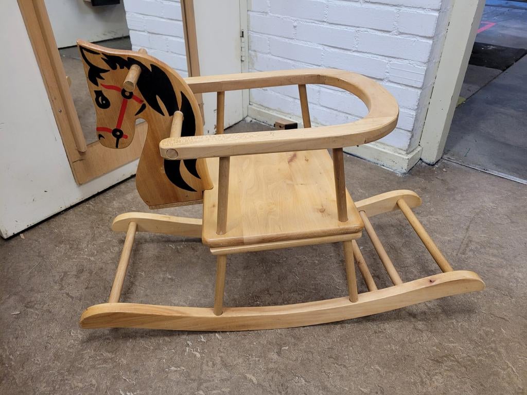 Houten hobbelpaard, Ophalen