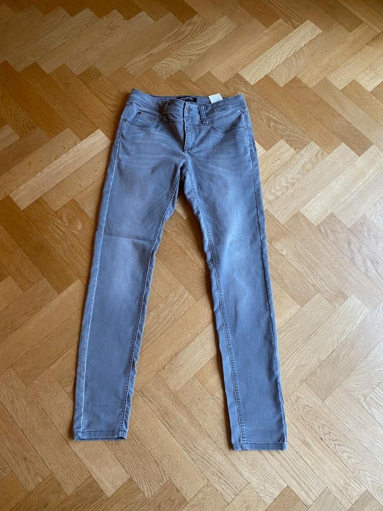 Grijze skinny broek van Nickjean, maat 38, Kleding | Dames, Broeken en Pantalons, Maat 38/40 (M), Ophalen of Verzenden, Gedragen