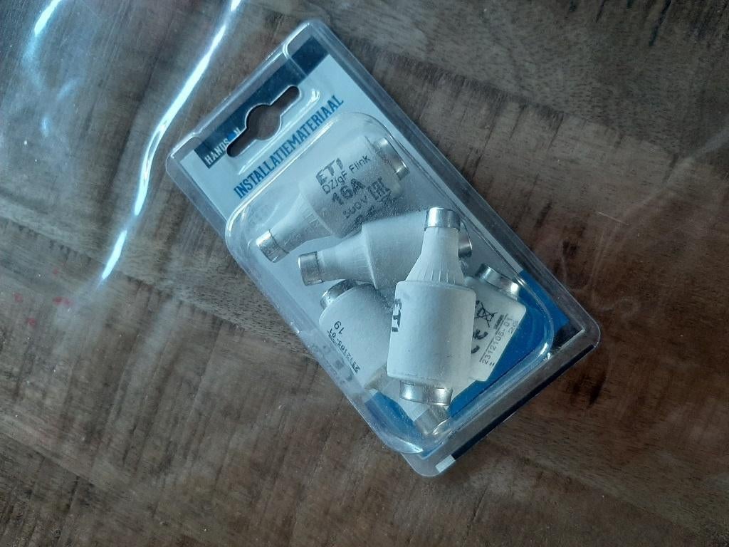 Meterkast zekeringen/stoppen, nieuw, Doe-het-zelf en Verbouw, Elektra en Kabels, Ophalen of Verzenden, Nieuw, Overige typen