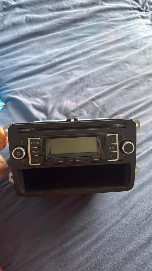 Volkswagen RCD 210 autoradio, Auto diversen, Autoradio's, Ophalen of Verzenden, Zo goed als nieuw