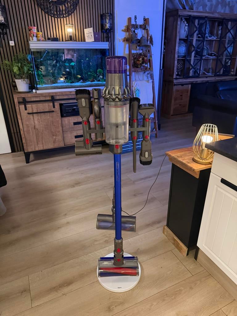 Dyson V11 Luxe - Compleet met Dock en Accessoires, Witgoed en Apparatuur, Stofzuigers, Stofzuiger, Ophalen of Verzenden, Zo goed als nieuw