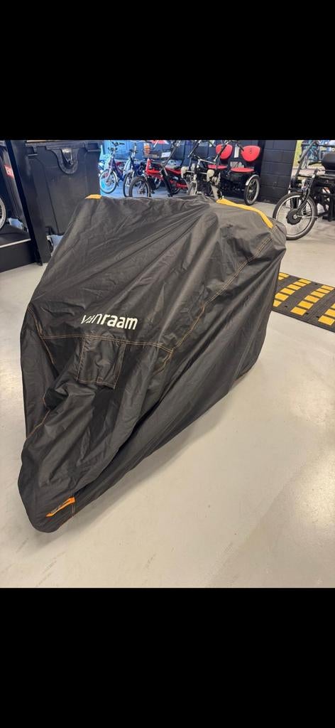 Fietshoes duofiets van raam