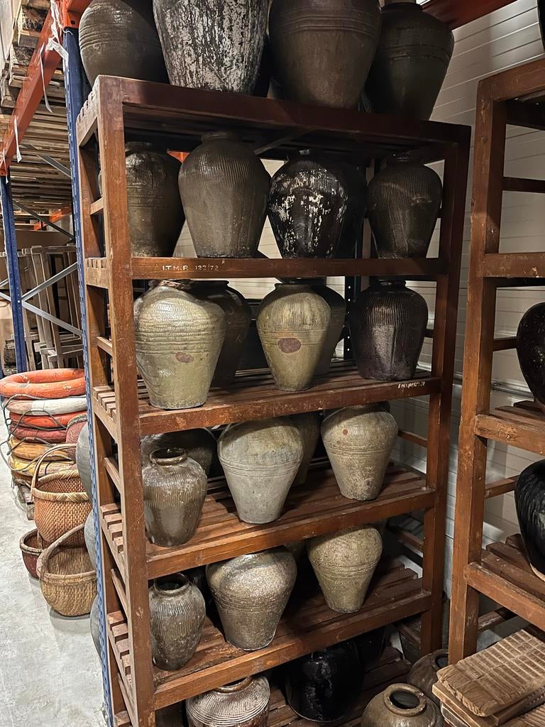 Partij antieke sobere aardewerken kruiken, Ophalen