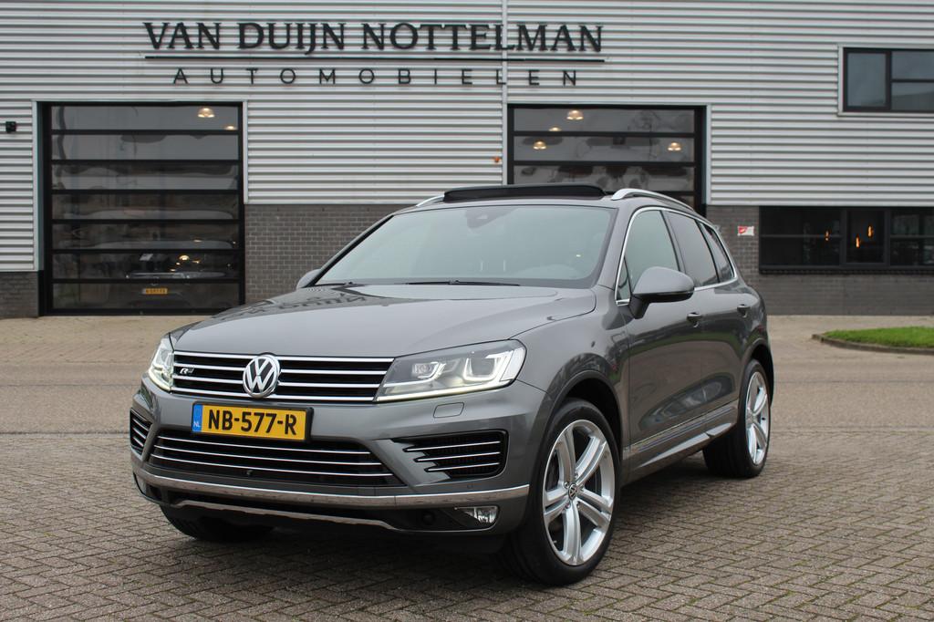 Volkswagen Touareg 3.0 TDI R-line / Panoramadak / Dynaudio /, Auto's, Automaat, 15 km/l, Gebruikt, Met garantie (alle)