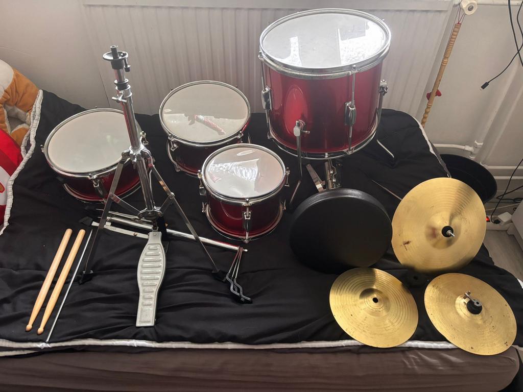 Rode drumstel met bekkens en drumstokken, Muziek en Instrumenten, Ophalen, Gebruikt, Overige merken