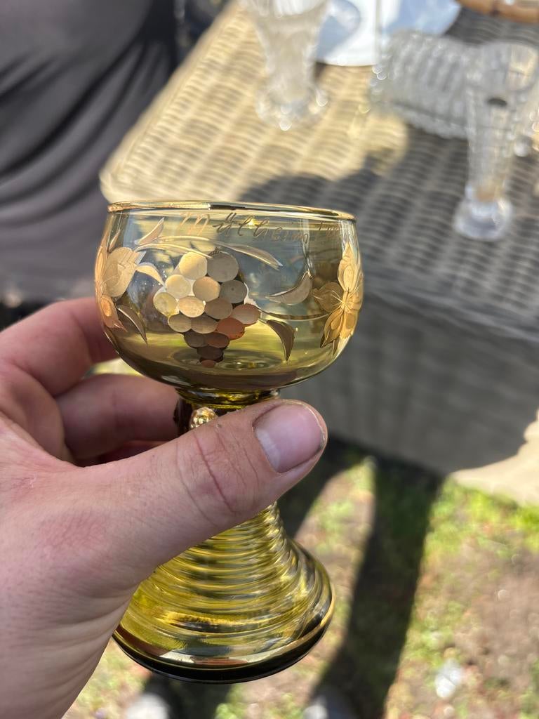 Groen wijnglas met gouden druiven en bladeren, Antiek en Kunst, Antiek | Glas en Kristal, Ophalen