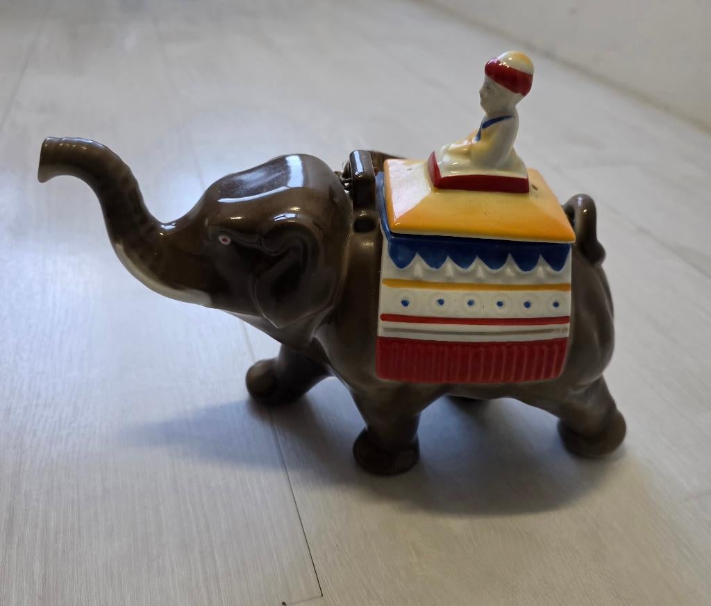 Theepot olifant Mosa, Periode: 1920 – 1930, Ophalen of Verzenden