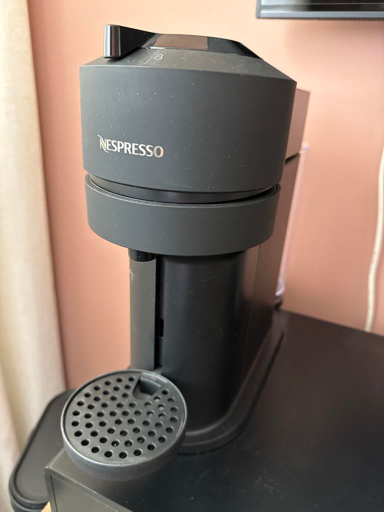 Nespresso Vertuo Next Koffiemachine met capsules, Witgoed en Apparatuur, Koffiezetapparaten, Zo goed als nieuw, Koffiepads en cups