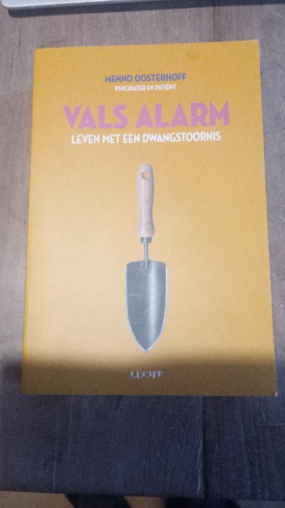 Vals alarm, Menno Oosterhoff, Ophalen of Verzenden, Gelezen, Menno Oosterhoff