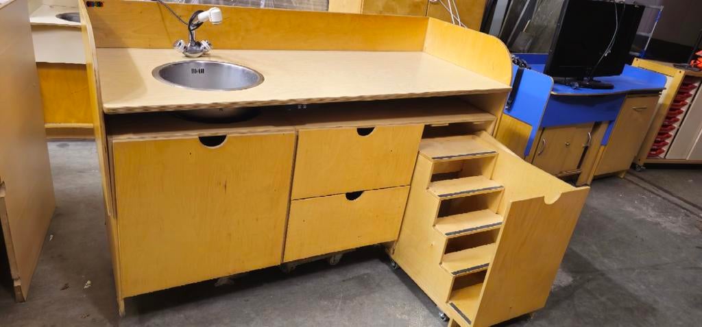 KiDS-F Elektrische Verstelbare Commode met Wastafel, Ophalen of Verzenden
